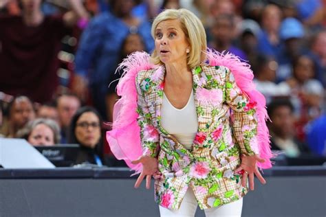 kim mulkey boobs|Kim Mulkey Baylor Womens coach rips off jacket and loses her。